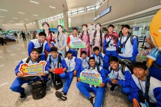 “上海-日喀则”援藏入境旅游包机在沪首航