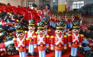 美国超市货架快空了，催单中国工厂补货